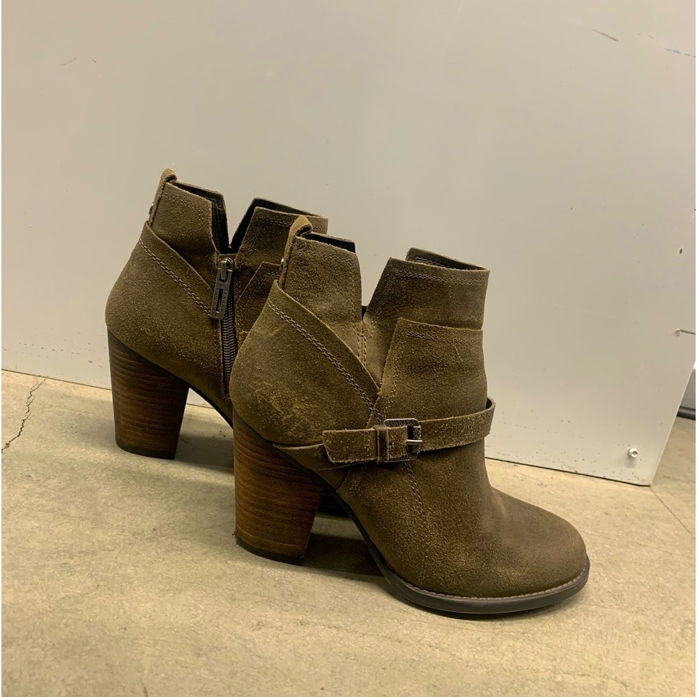 IVANKA TRUMP Suede Distressed Ankle Booties Zippered
